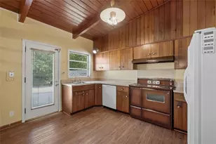 3906 Land O Lakes Dr NE, Atlanta, GA 30342 - Photo 8