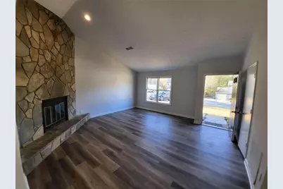 915 Fox Valley Court, Stone Mountain, GA 30088 - Photo 4