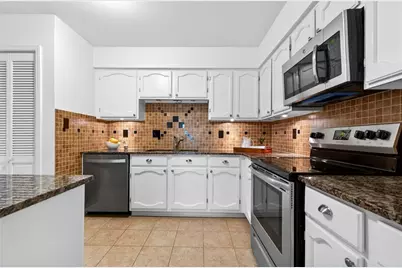 4590 Village Oaks Circle, Dunwoody, GA 30338 - Photo 8