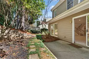 4590 Village Oaks Cir, Dunwoody, GA 30338 - Photo 38