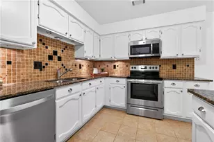 4590 Village Oaks Cir, Dunwoody, GA 30338 - Photo 6