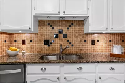 4590 Village Oaks Circle, Dunwoody, GA 30338 - Photo 10