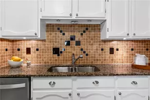 4590 Village Oaks Cir, Dunwoody, GA 30338 - Photo 10