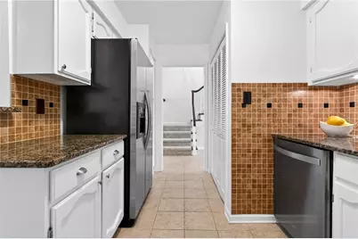 4590 Village Oaks Circle, Dunwoody, GA 30338 - Photo 6