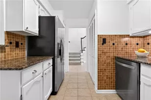 4590 Village Oaks Cir, Dunwoody, GA 30338 - Photo 6