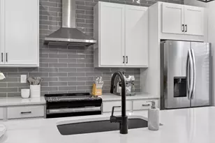 4455 Dandelion Ln, Atlanta, GA 30342 - Photo 12