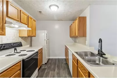 5559 Strathmoor Manor Circle, Lithonia, GA 30058 - Photo 8