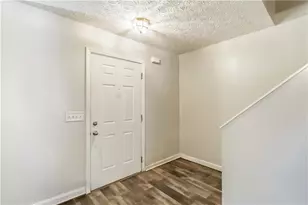 5559 Strathmoor Manor Cir, Lithonia, GA 30058 - Photo 2