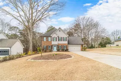 2240 Emerald Drive, Loganville, GA 30052 - Photo 2