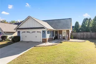 204 Sugar Maple Dr, Cornelia, GA 30531 - Photo 1