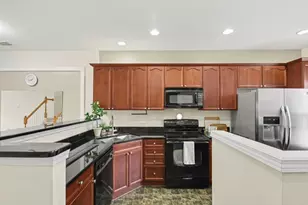 2367 Suwanee Pointe Dr, Lawrenceville, GA 30043 - Photo 4