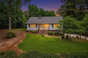 1297 Lake Shore Cir, Gainesville, GA 30501 - Photo 2