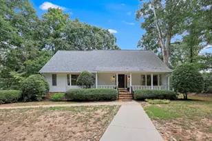 2585 Bridgewater Cir, Gainesville, GA 30506 - Photo 2