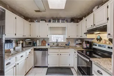 1521 Hunters Cove, Auburn, GA 30011 - Photo 10