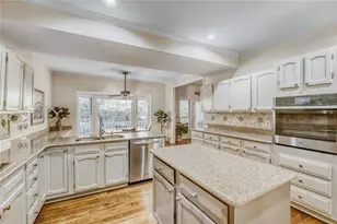 3833 Savannah Square E, Atlanta, GA 30340 - Photo 6