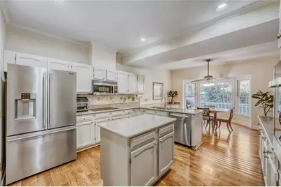 3833 Savannah Square E, Atlanta, GA 30340 - Photo 4