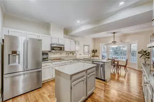 3833 Savannah Square E, Atlanta, GA 30340 - Photo 4