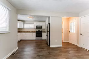 2792 Plantation Dr, Atlanta, GA 30344 - Photo 8