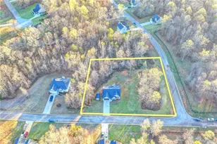 129 Meadow Brook Ln, Commerce, GA 30530 - Photo 2