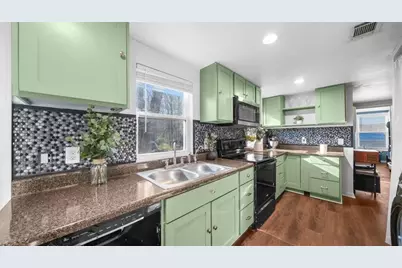 336 Gordon St, Jefferson, GA 30549 - Photo 4