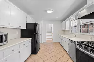 274 Land O Lakes Ct NE, Atlanta, GA 30342 - Photo 12