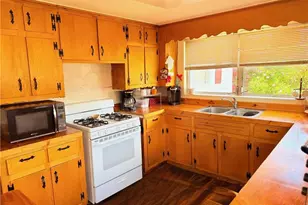 131 E Killian St, Canton, GA 30114 - Photo 6