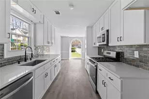 1150 River Overlook Ct, Lawrenceville, GA 30043 - Photo 10