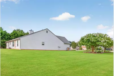 1411 Silvergate Way, Winder, GA 30680 - Photo 4