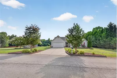 1411 Silvergate Way, Winder, GA 30680 - Photo 2