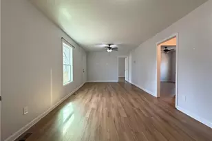 3662 Lakeview Dr, Gainesville, GA 30501 - Photo 12