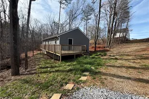 3662 Lakeview Dr, Gainesville, GA 30501 - Photo 2