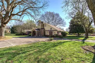 224 Hillcrest Dr, Calhoun, GA 30701 - Photo 2