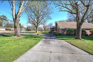 224 Hillcrest Dr, Calhoun, GA 30701 - Photo 4