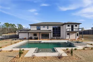 556 Versailles Dr, Auburn, GA 30011 - Photo 2