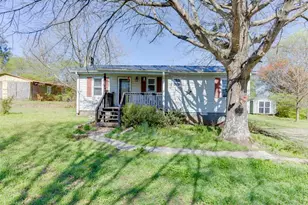 698 Melinda Dr, Winder, GA 30680 - Photo 2