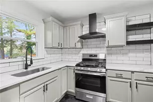 2533 Plantation Dr, East Point, GA 30344 - Photo 8