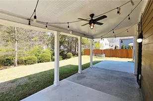 447 Blue Sky Cir, Acworth, GA 30102 - Photo 2