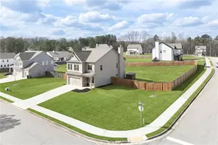 199 Laurel Cove Dr, Hoschton, GA 30548 - Photo 2