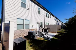 2390 Trelipe Dr, Lawrenceville, GA 30044 - Photo 28