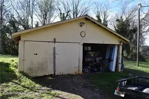 129 Brady St, Toccoa, GA 30577 - Photo 12