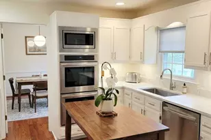 9870 Robinwood Ln, Roswell, GA 30075 - Photo 6