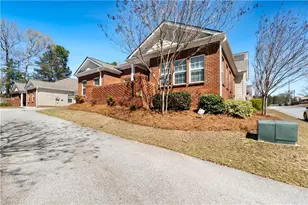 341 Villa Park Cir, Stone Mountain, GA 30087 - Photo 4