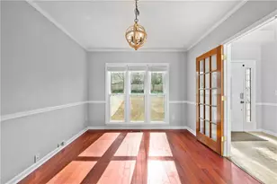 855 River Overlook Dr, Lawrenceville, GA 30043 - Photo 4