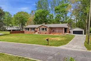 201 Dillard Dr NE, Kennesaw, GA 30144 - Photo 2