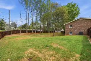 201 Dillard Dr NE, Kennesaw, GA 30144 - Photo 14