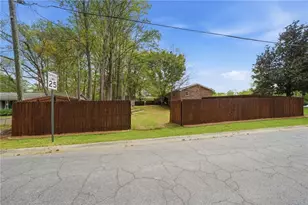 201 Dillard Dr NE, Kennesaw, GA 30144 - Photo 12