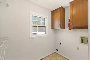 1055 Hunterhill Dr, Roswell, GA 30075 - Photo 24