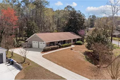 1055 Hunterhill Drive, Roswell, GA 30075 - Photo 4