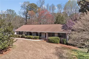 1055 Hunterhill Dr, Roswell, GA 30075 - Photo 1