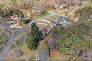 1055 Hunterhill Dr, Roswell, GA 30075 - Photo 2